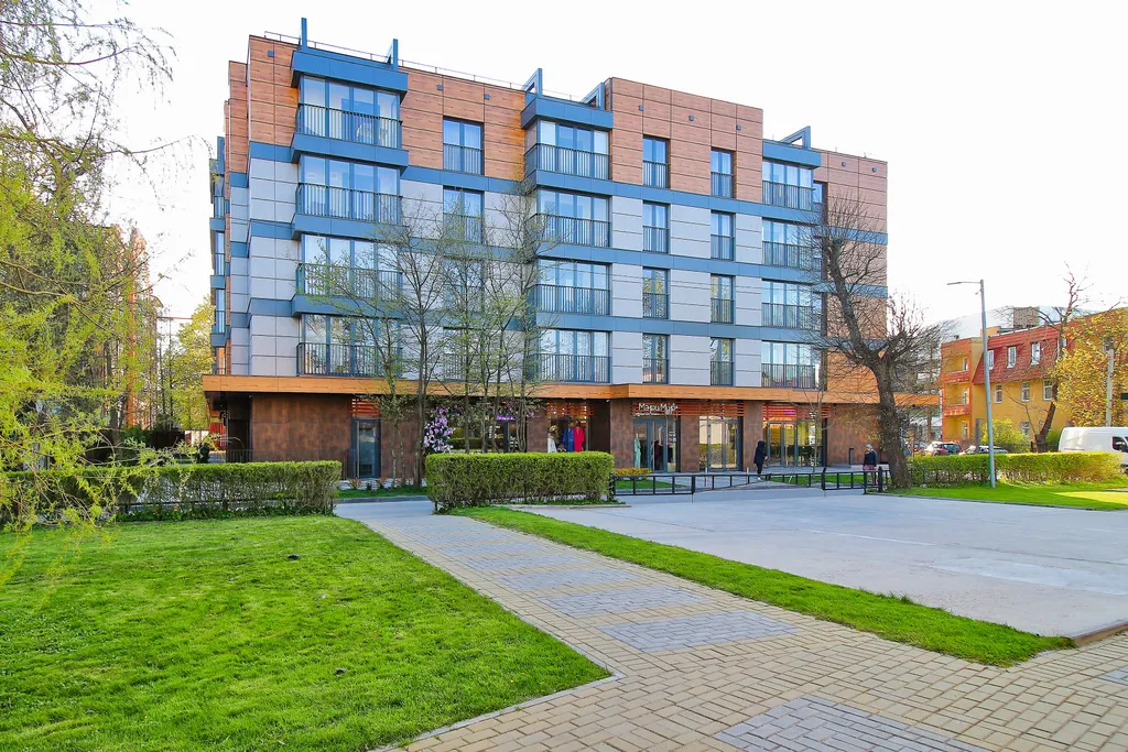 Апартамент с видом на колесо обозрения и море