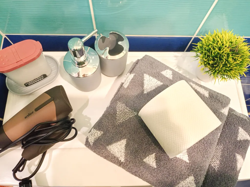 Двуспальная кровать + диван, центр. Отчетные документы,интернет