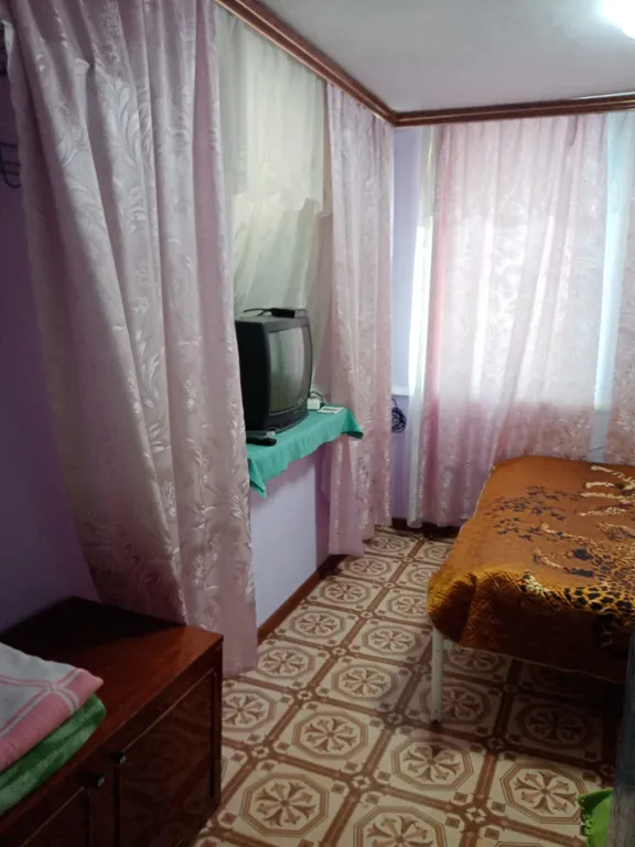 Уютный номер в частном секторе, с частичными удобствами, душ летний