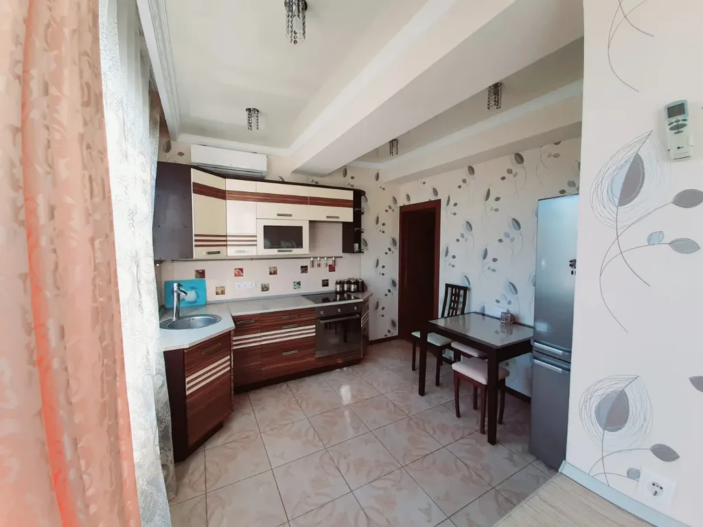 Евродвушка с видом на горы на первой береговой