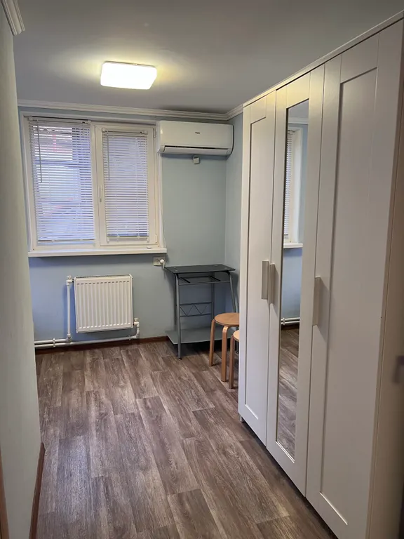 Дом с парковкой во дворе