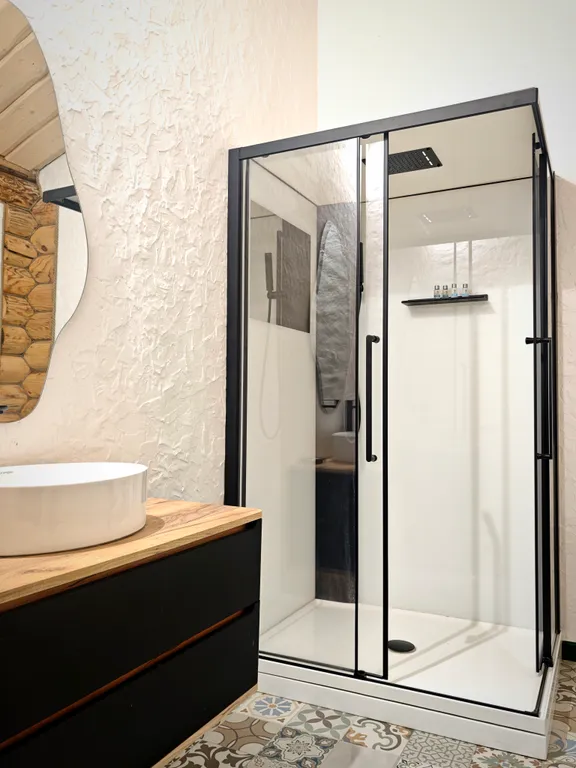 Лесной дом с тёплым бассейном, джакузи, сауной и сибирским чаном