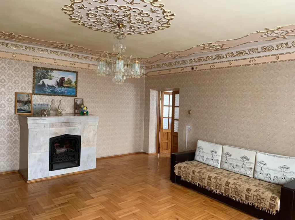 Уютная просторна часть дома на 2 этаже под ключ с бассейном и беседкой