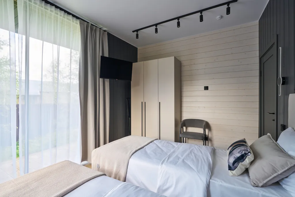 Большой панорамный дом с камином и сауной