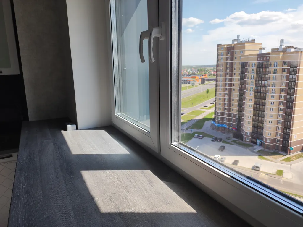 Новая студия с двумя разделенными большими спальными местами