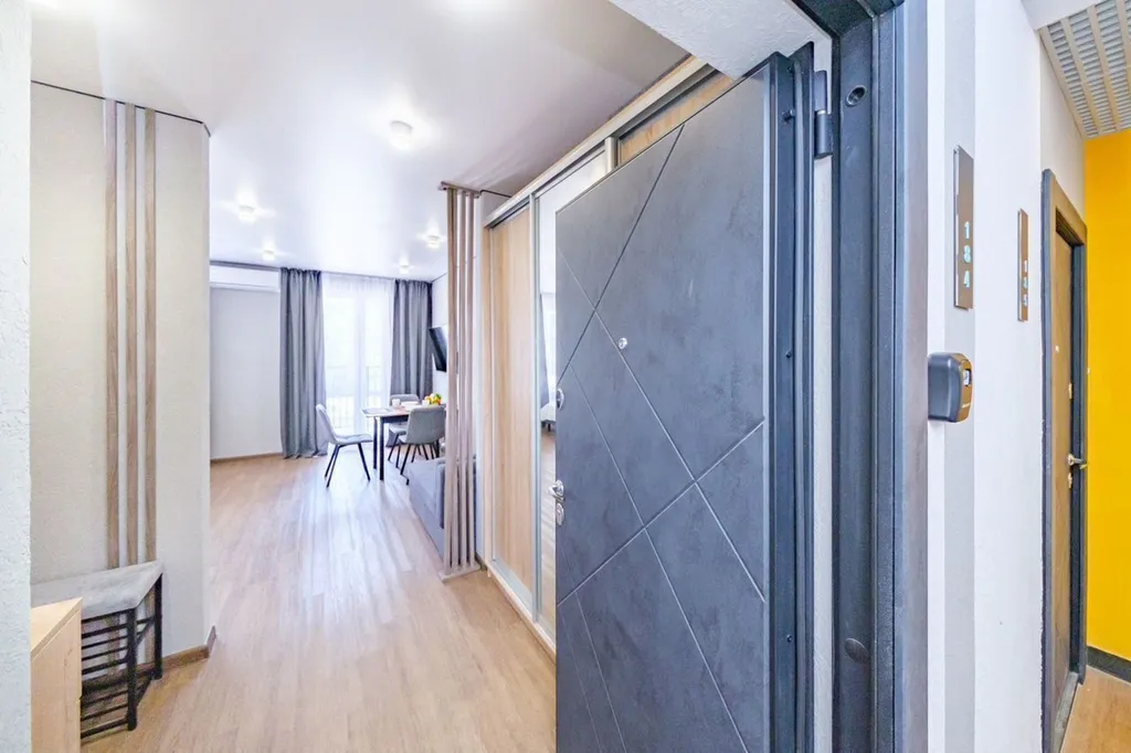 Стильная новая студия с видом на лес