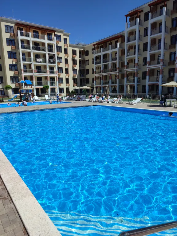Уютные апартаменты с видом на бассейн