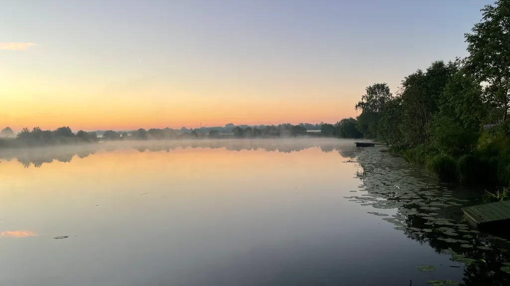 Домик у реки на первой линии