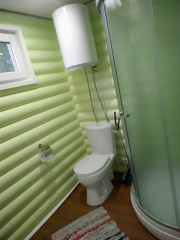 Дом у пруда