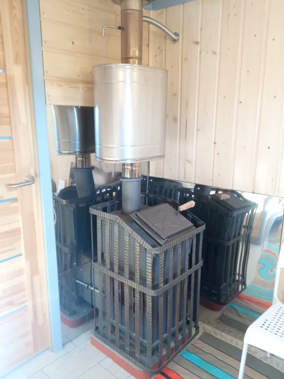 Домик у самого озера