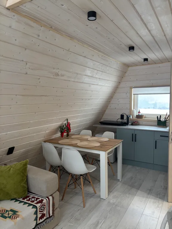 А-фрейм в лесу с банным чаном