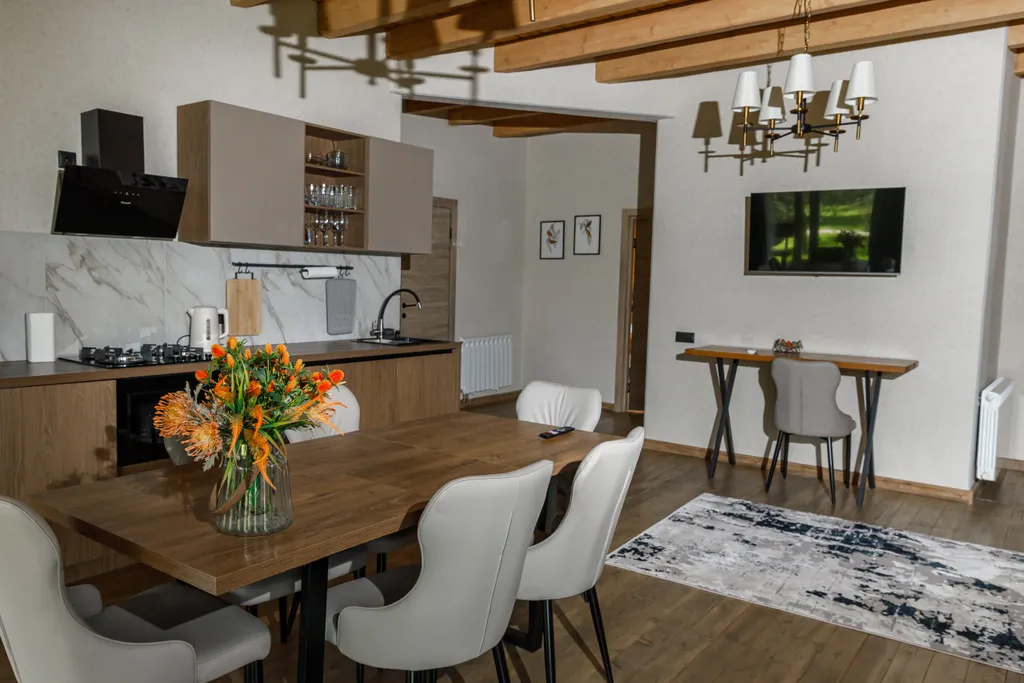 Трёхкомнатный коттедж в лесу у пруда