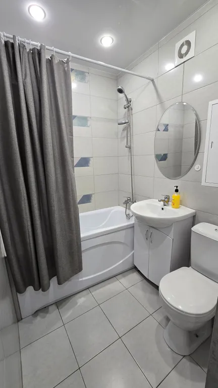 Квартира Квартира Уютная студия в центре городка нефтяников — Омск