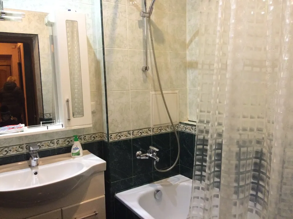 Чистая уютная с высокими потолками квартира