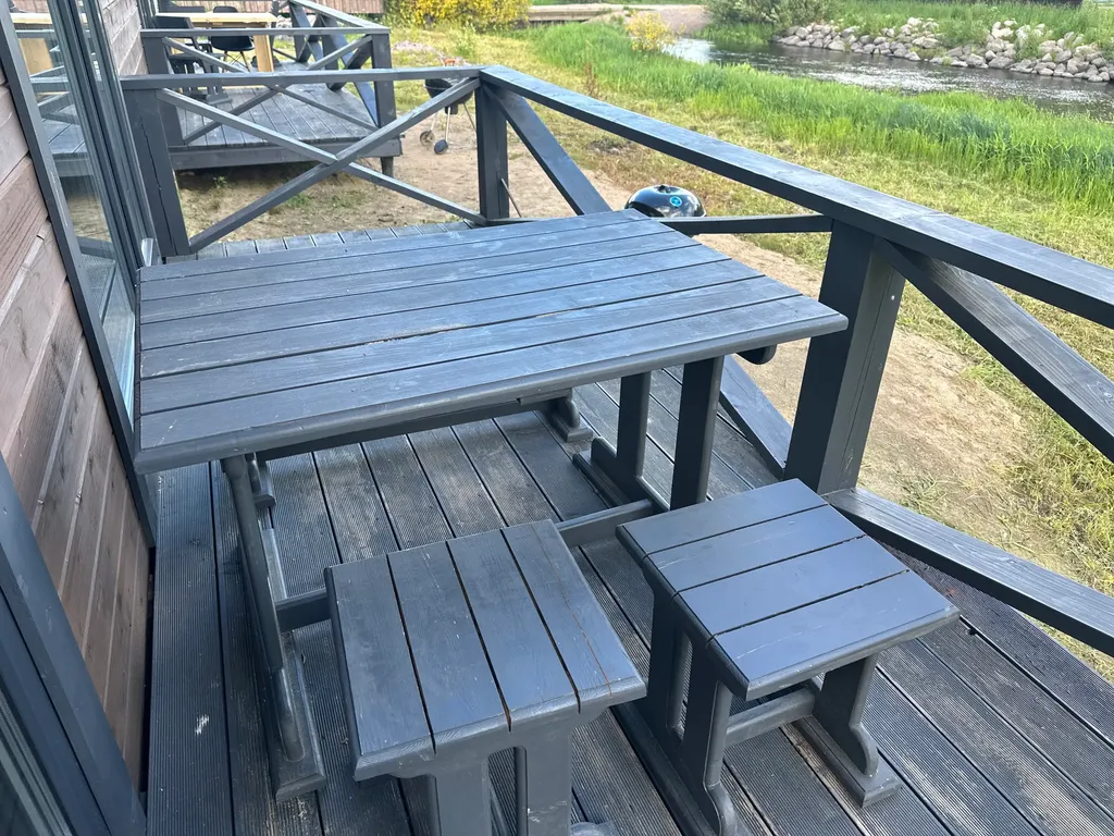 Номер в доме на речке