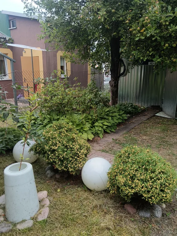 Часть дома с отдельным входом садом и парковкой