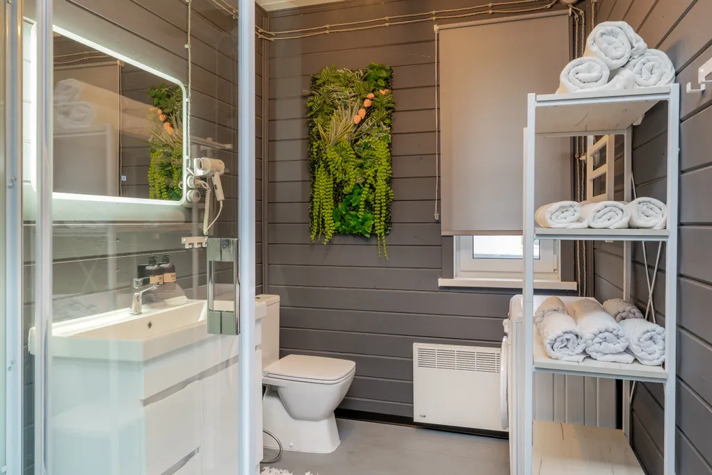 Дом с видом на реку и лес