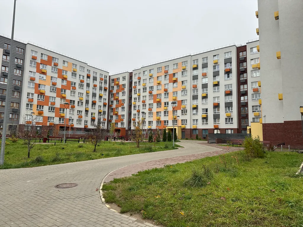 Дизайнерская евродвушка с ванной в тихом районе