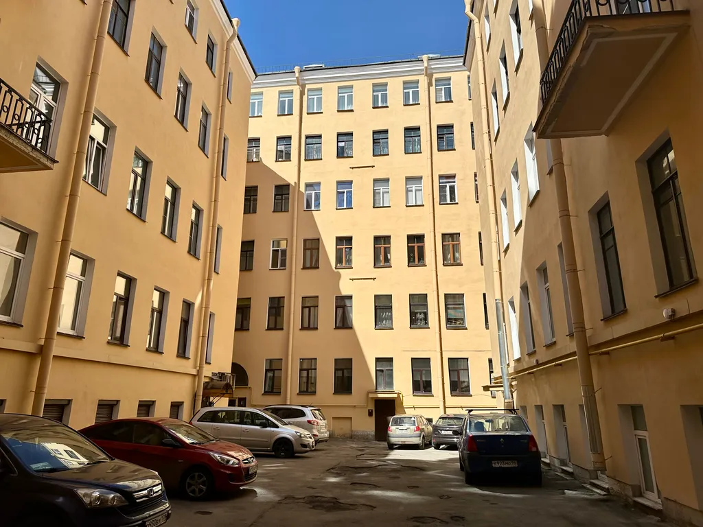 Студия-эконом в самом центре