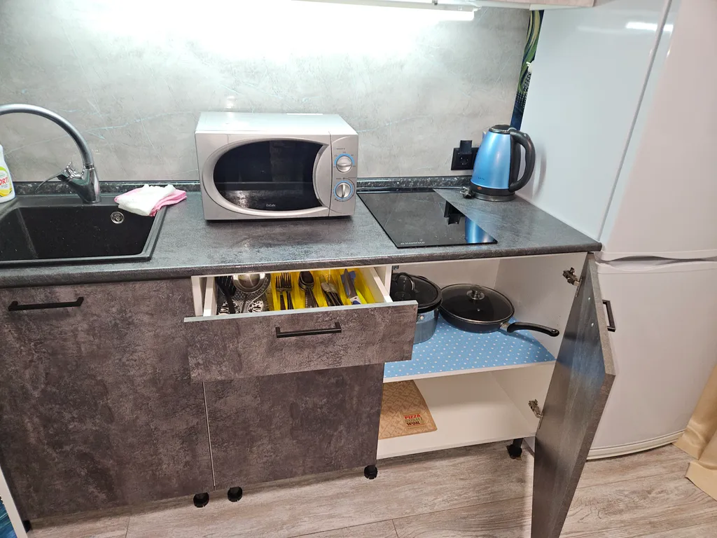 Квартира с лоджией возле станции в центре города