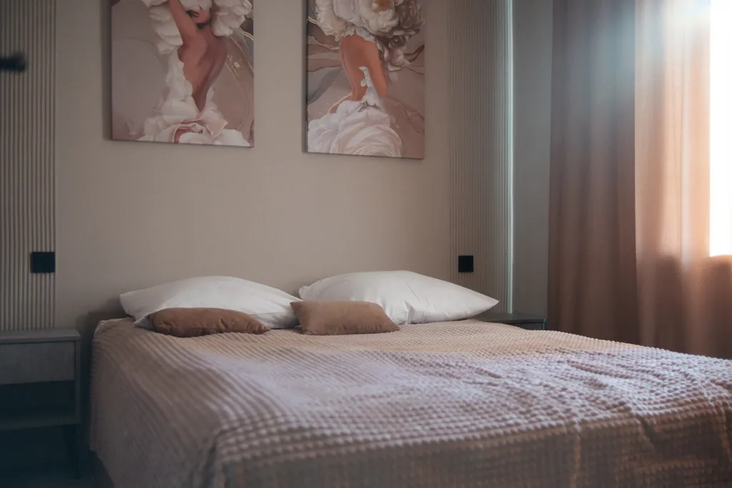 Дом с теплым бассейном на озере