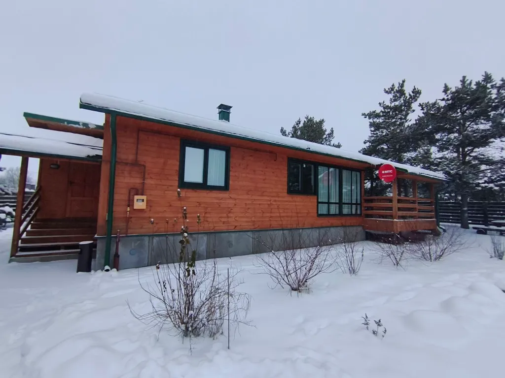 Дом с большой террасой