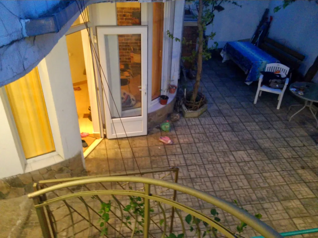 Уютная евротрешка с выходом во дворик к зоне барбекю