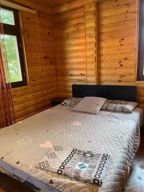 Двухэтажный дом в частном секторе