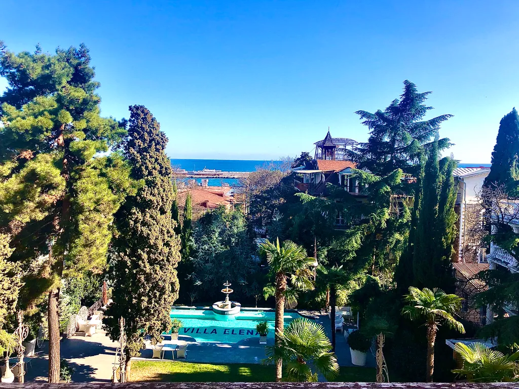 Апартаменты Вилла Елена на набережной Ялты с видом на море