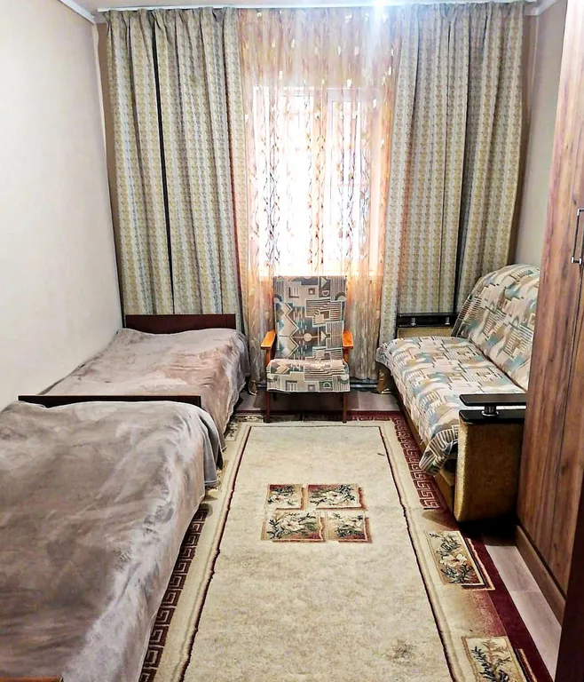 Дом у реки с видом на горы