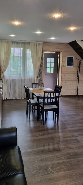 Дом возле ясеня