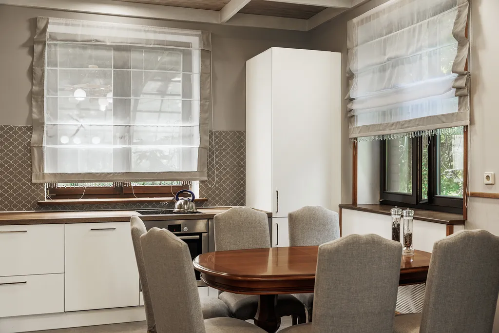 Современный дом с бассейном и сауной для большой компании