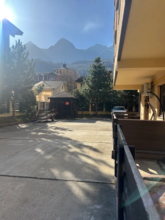 Апартаменты  с террасой с видом на горы в самом центре курорта Красная