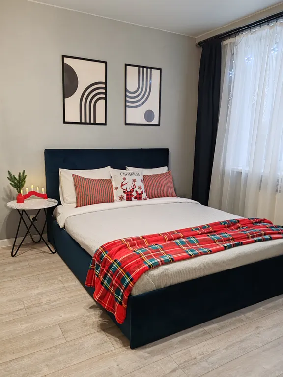 Уютная квартира в новом доме с кондиционером и бойлером — аренда посуточно в Омск