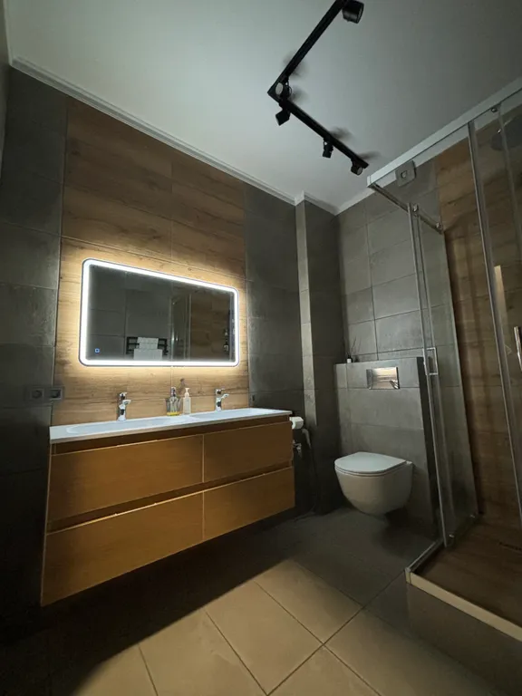 Огромная квартира на набережной