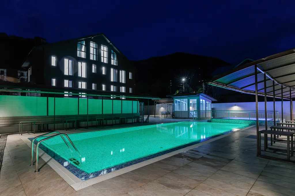 Апартаменты стандарт с бассейном