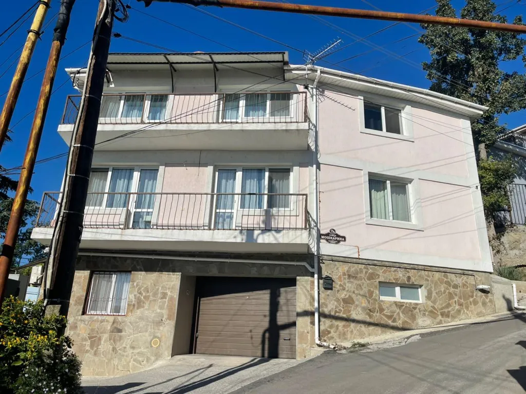 Коттедж Сдается уютный дом в Ялте посуточно со скидкой с видом на море . — аренда посуточно в Ялта