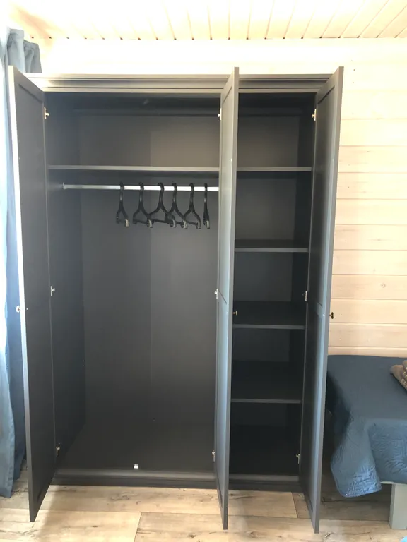 Благоустроенный дом на индивидуальной территории с видом на Байкал