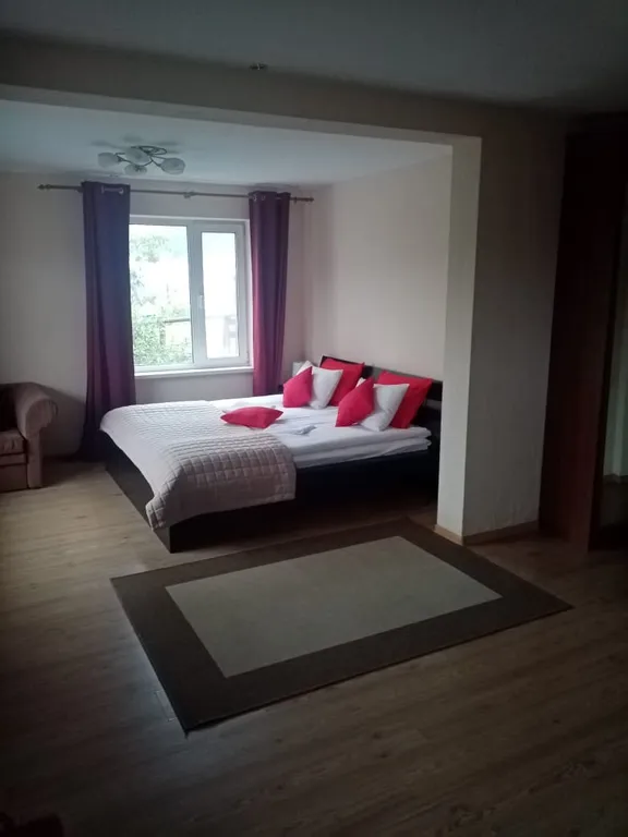 Уютный дом на берегу реки