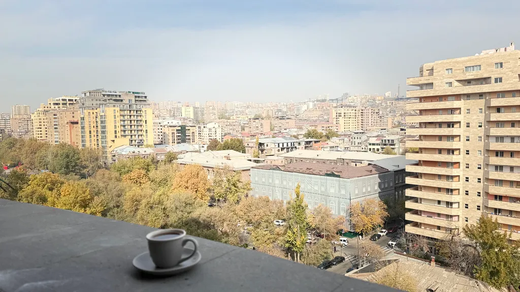 Современные апартаменты в центре с красивым видом