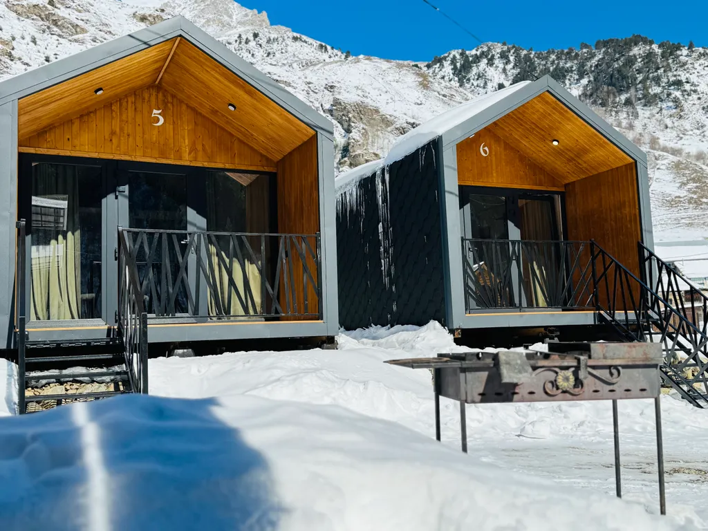 Дом с видом на Кавказский хребет