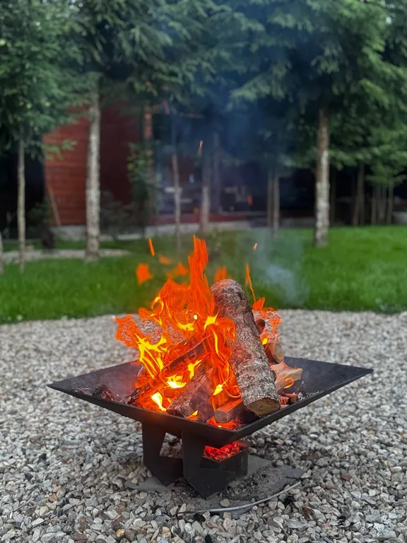 Уютный дом в лесу