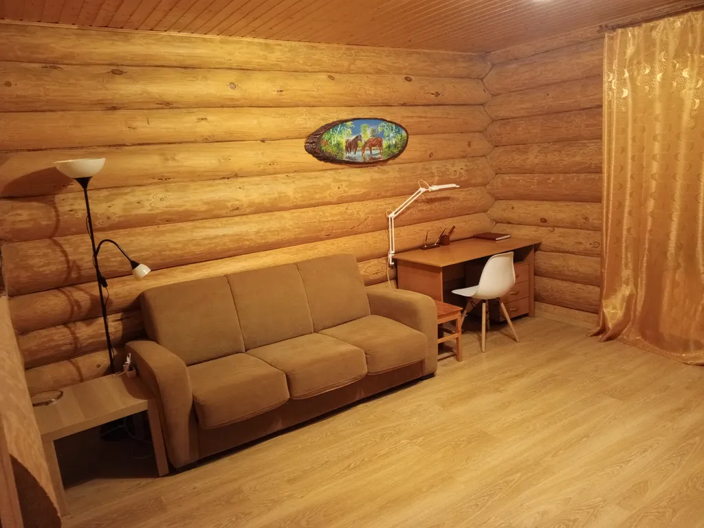 Уютный, бревенчатый дом