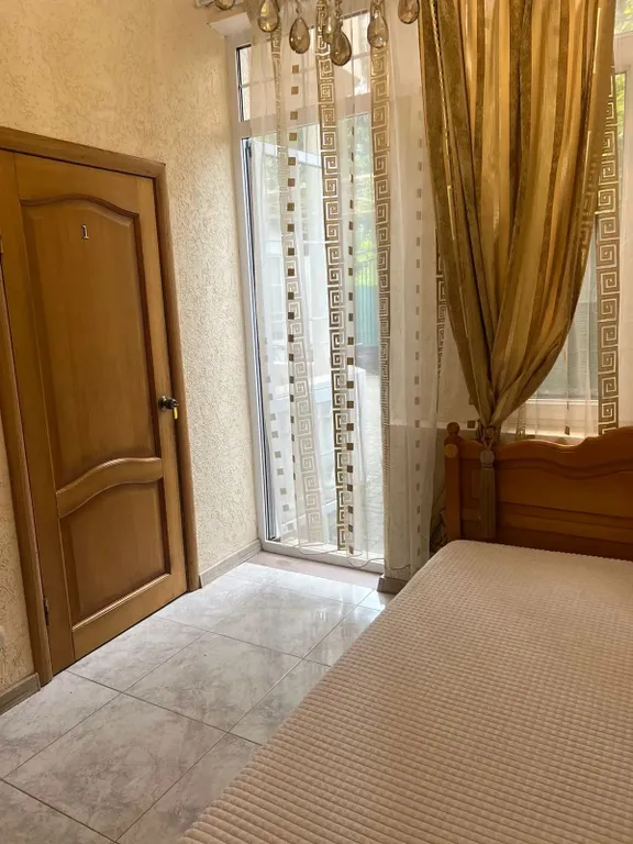 Квартира Квартира Четырёхместный номер стандарт на 1 этаже с отдельным входом — Сухум