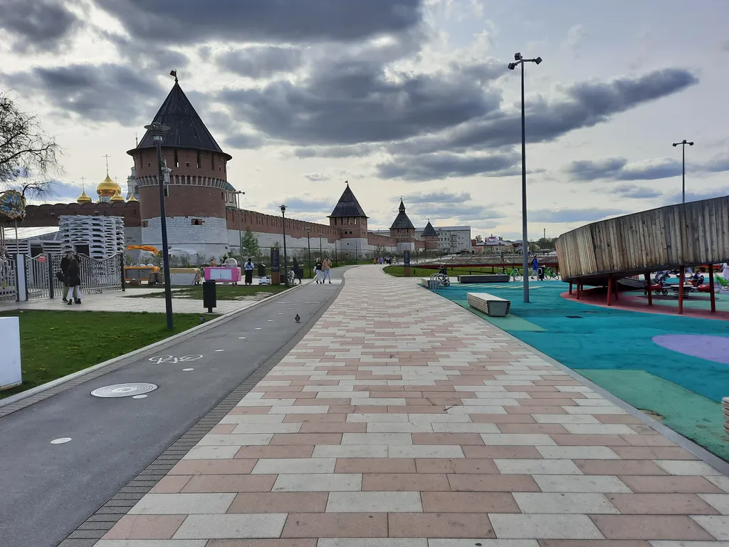 Студия через мост от Кремля