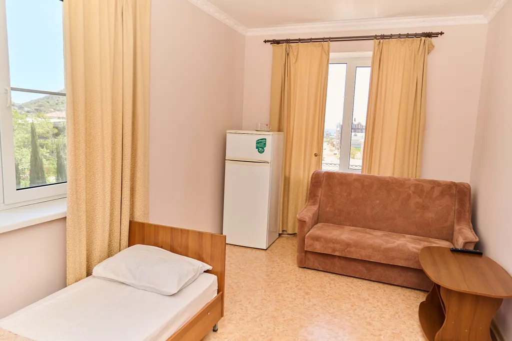 Квартира Квартира Двухкомнатный семейный люкс с балконом — Судак