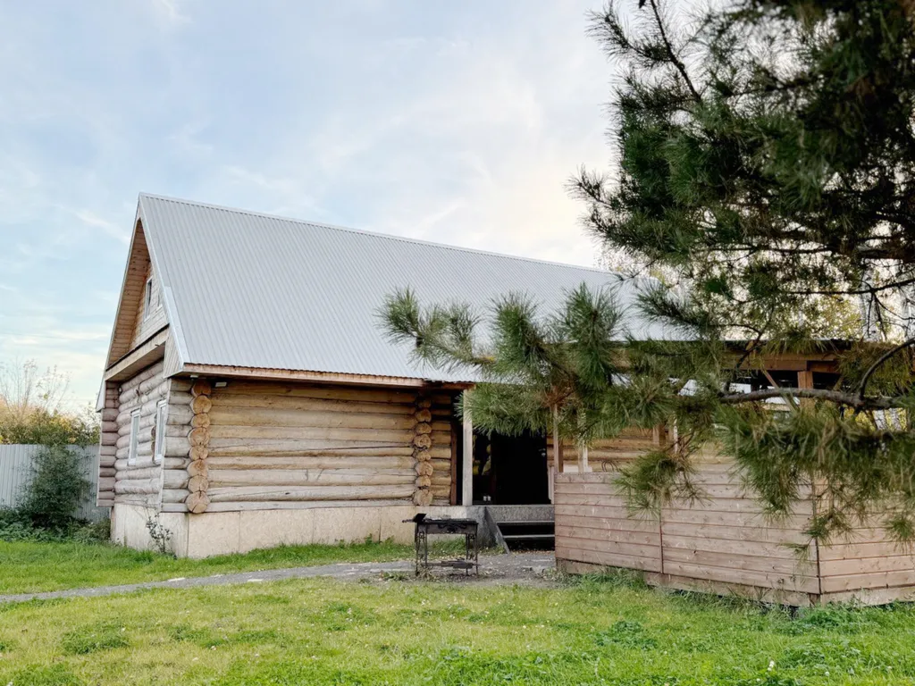 Новый рубленный дом в центре Ижевска, с баней и бассейном