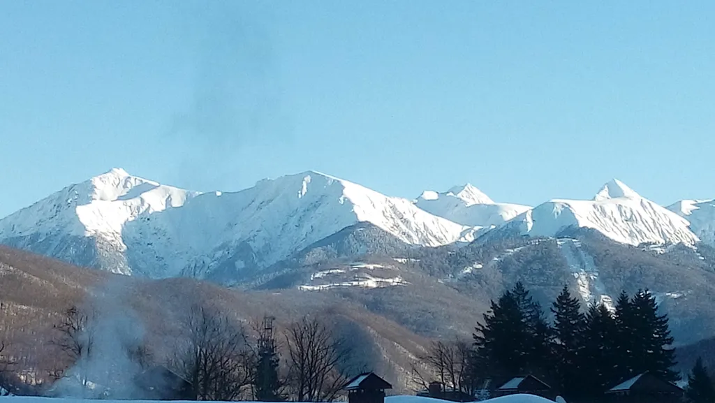 Студия с видом на Горы в центре