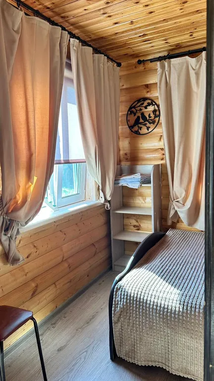 В пешей доступности магазин (900м),кaфе (50м)