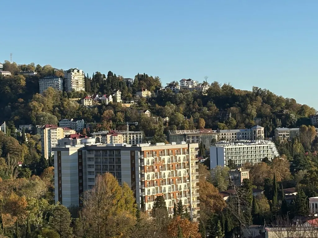 Апартамент с панорамными окнами с видом на море, горы и лес в Хосте